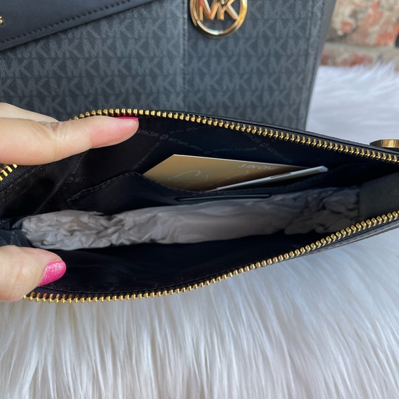 Micheal Kors purse and wallet - Picture 2 of 11